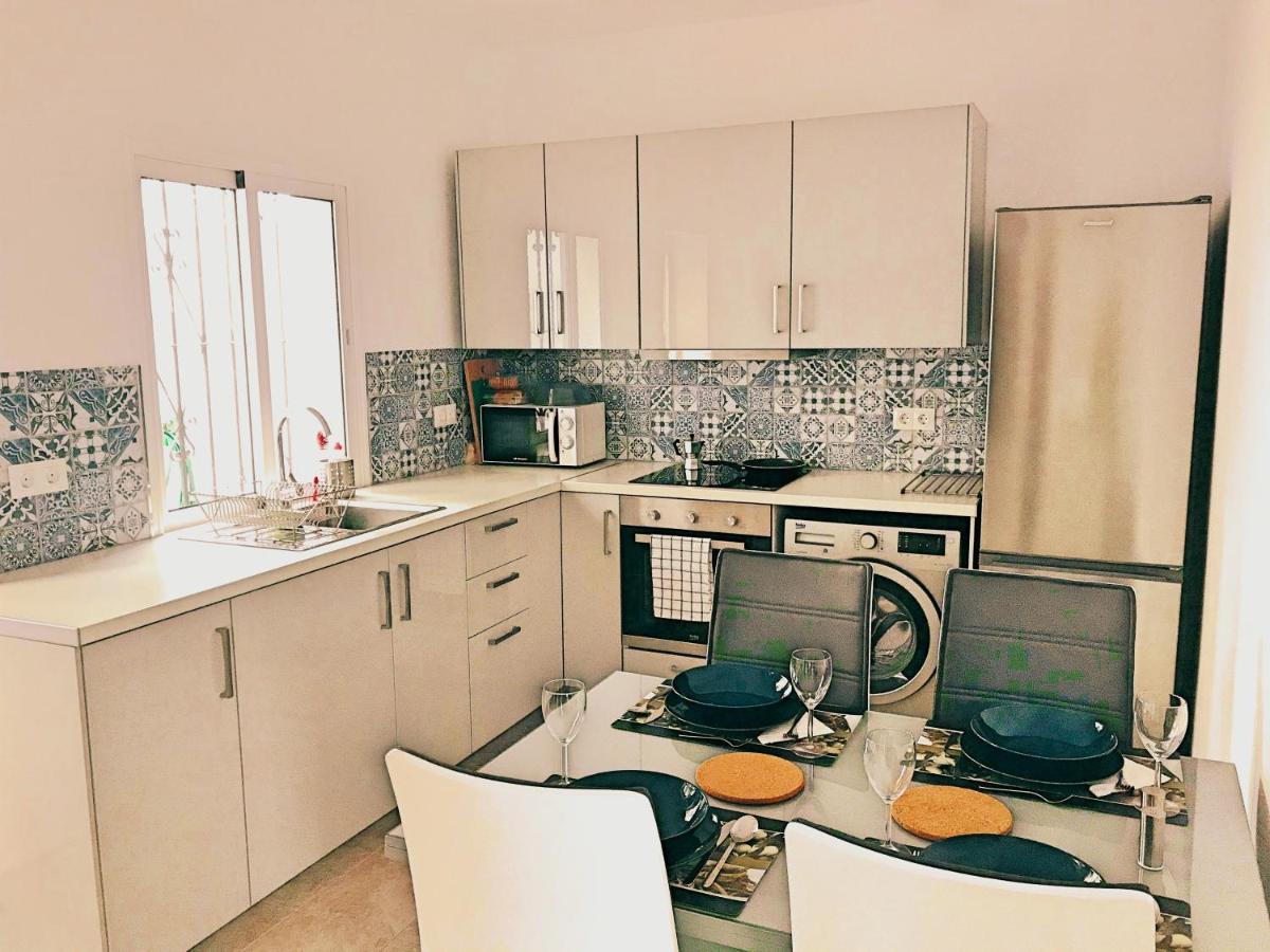 Town House With Patio In Quiet Residential Area 10 Min From Beach Torremolinos Rum bild