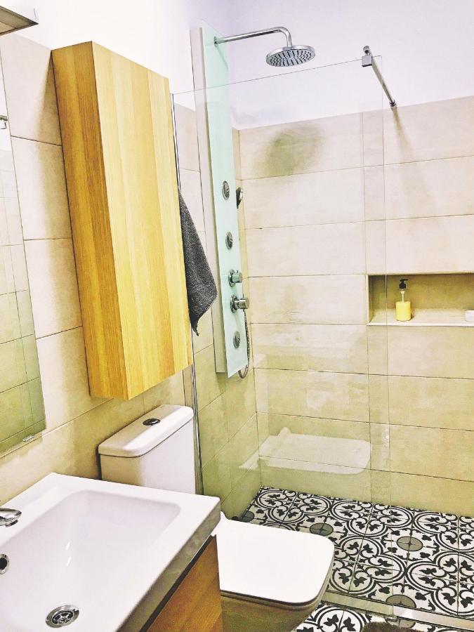 Town House With Patio In Quiet Residential Area 10 Min From Beach Torremolinos Rum bild