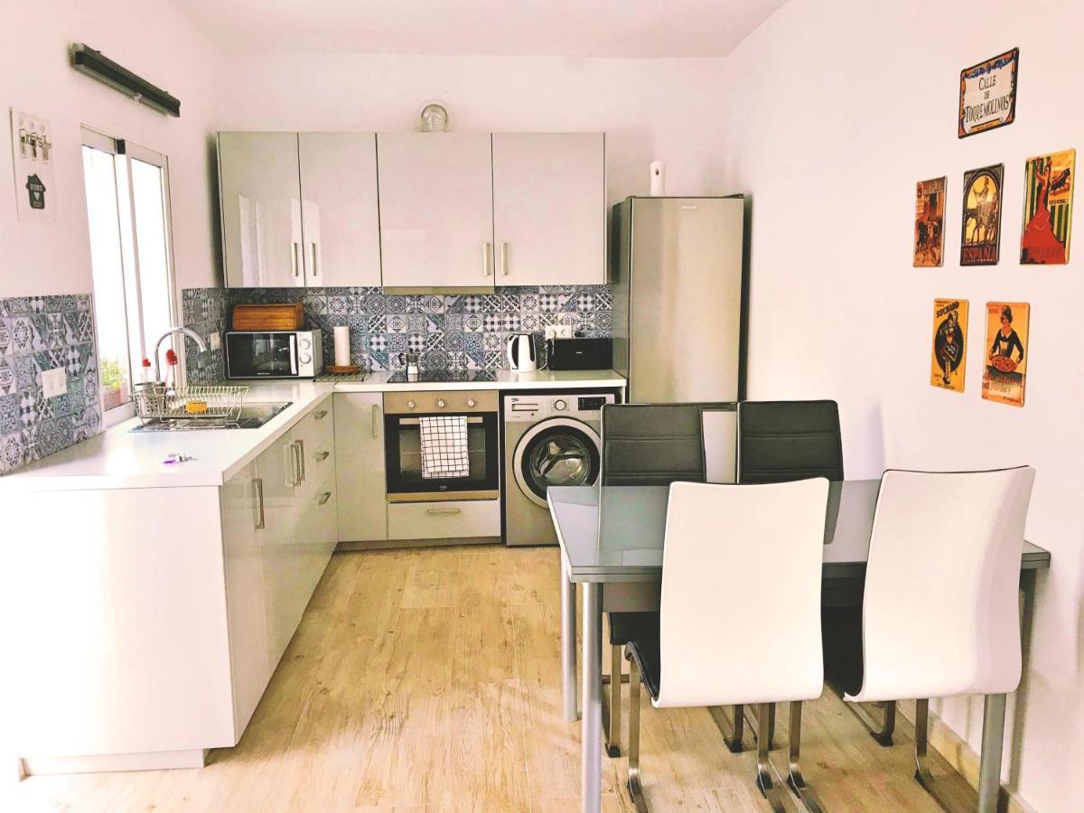 Town House With Patio In Quiet Residential Area 10 Min From Beach Torremolinos Exteriör bild
