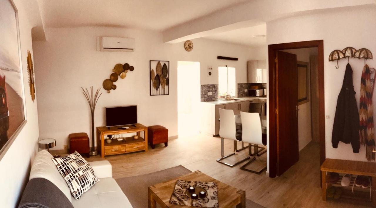Town House With Patio In Quiet Residential Area 10 Min From Beach Torremolinos Exteriör bild